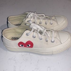 - PLAY comme des garçons low top converse.